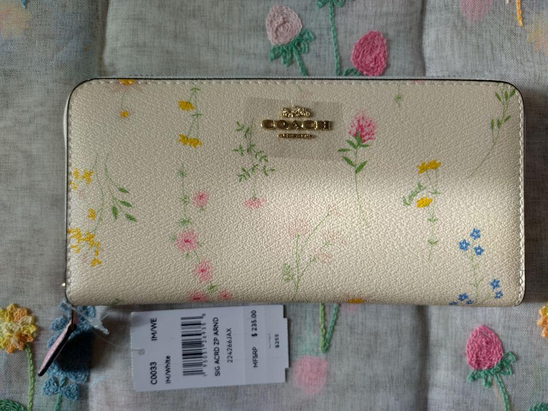 新品、未使用　COACHワイルド フラワーアコーディオン
