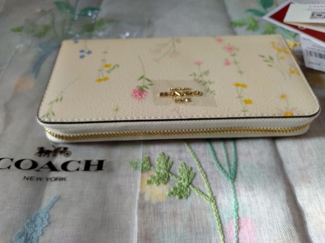 新品、未使用　COACHワイルド フラワーアコーディオン