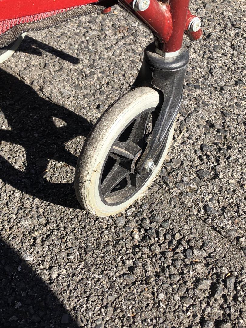 シルバーカー　簡易車椅子　折りたたみ式