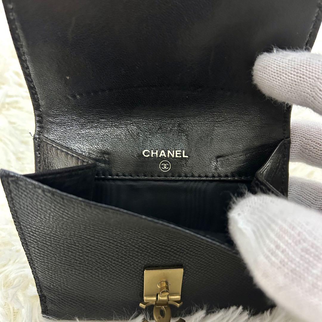 シール付　番号一致ギャランティカード付き　CHANEL ココマーク金具　折り財布