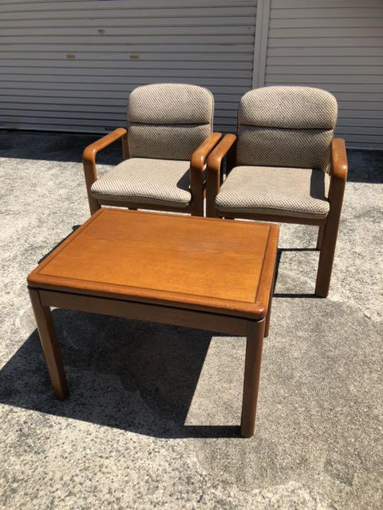 専門ショップ karimoku/カリモク センターテーブル 椅子二脚セット 最も安い購入 春さま専用 カリモク 椅子4脚セット(肘無し2脚・肘付き2脚) ダイニングチェア