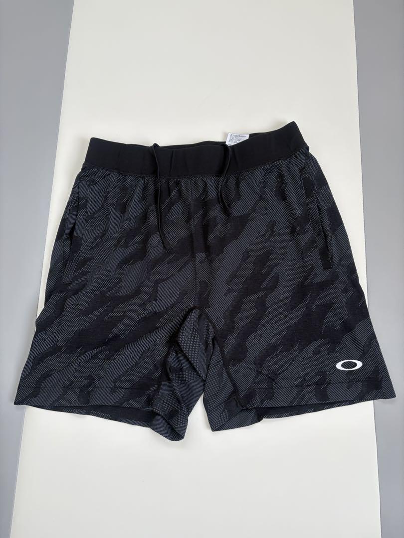 OAKLEY オークリー トレーニングウェア 半袖 ハーフパンツ 上下セット！