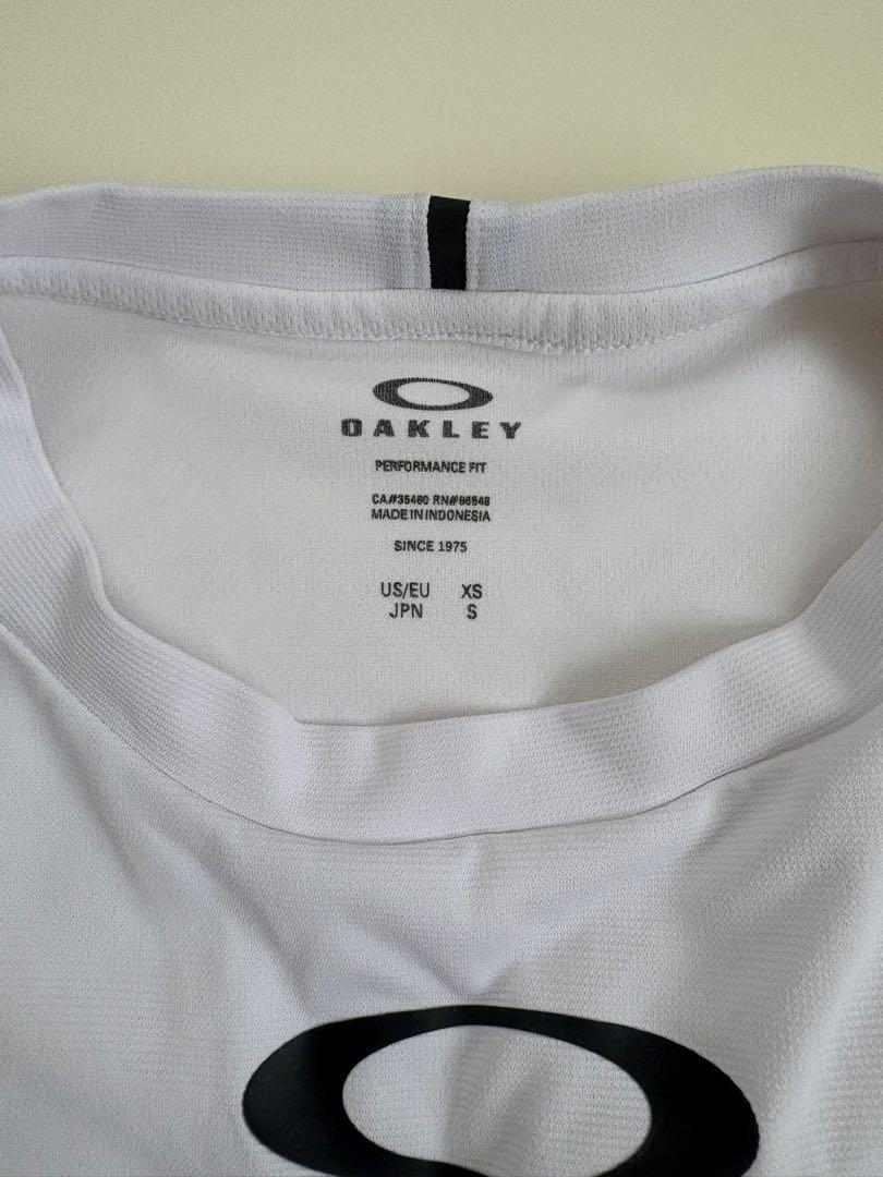 OAKLEY オークリー トレーニングウェア 半袖 ハーフパンツ 上下セット！
