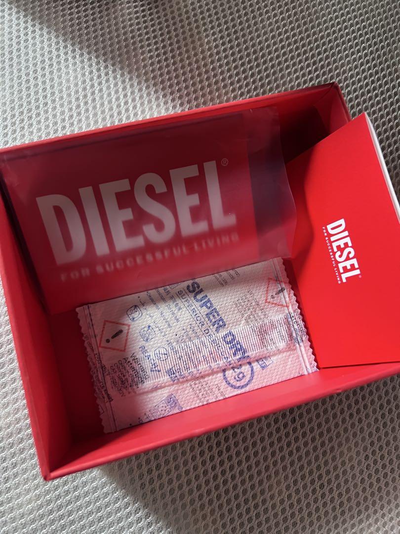 新品未使用‼️DIESEL ホワイト ロゴ プレート ミニ財布 新品未使用‼️DIESEL ホワイト ロゴ プレート ミニ財布 - メルカリ