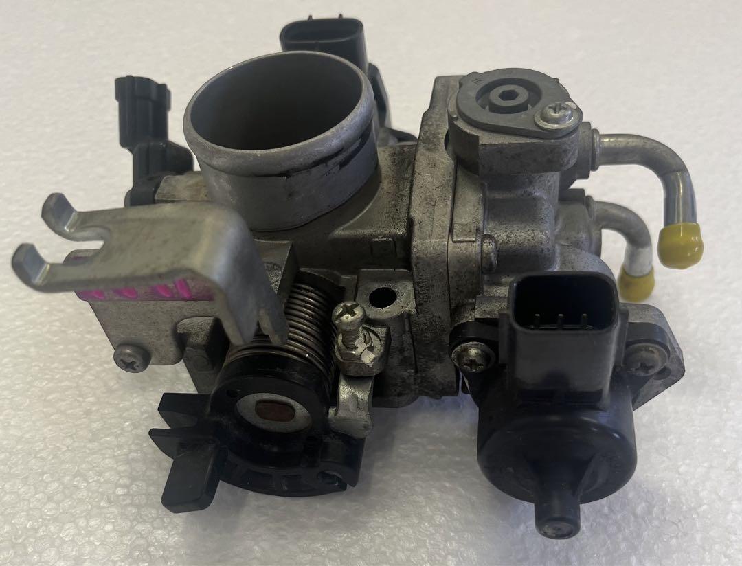 スズキエブリィ　スロットルボディ　DA64V
