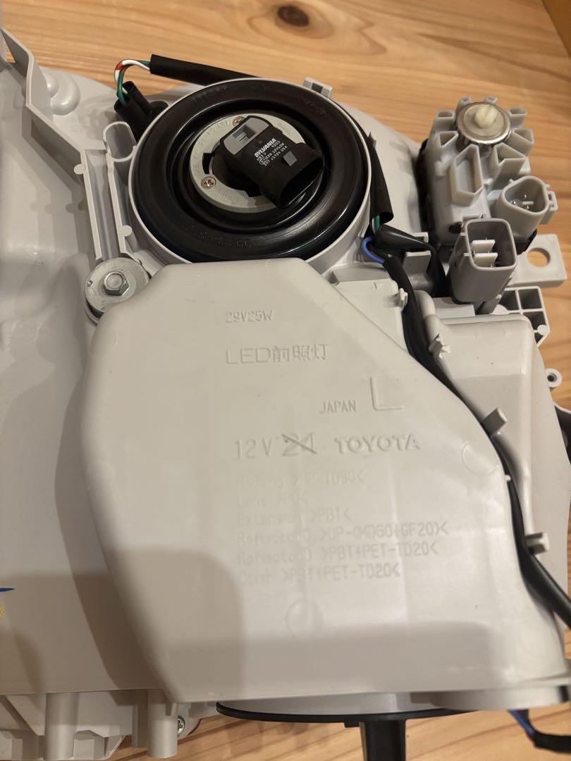 【On_ink 15様】ハイエース 200系 8型スーパーGL 新車外しライト