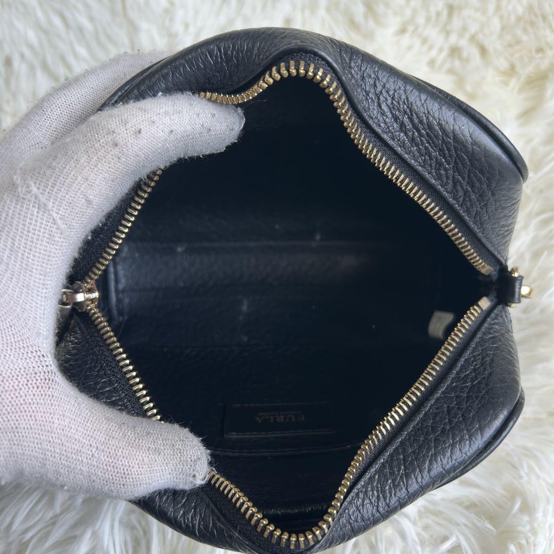 極美品✨フルラ ショルダーバッグ アヴリル レザー ロゴ金具 ブラック