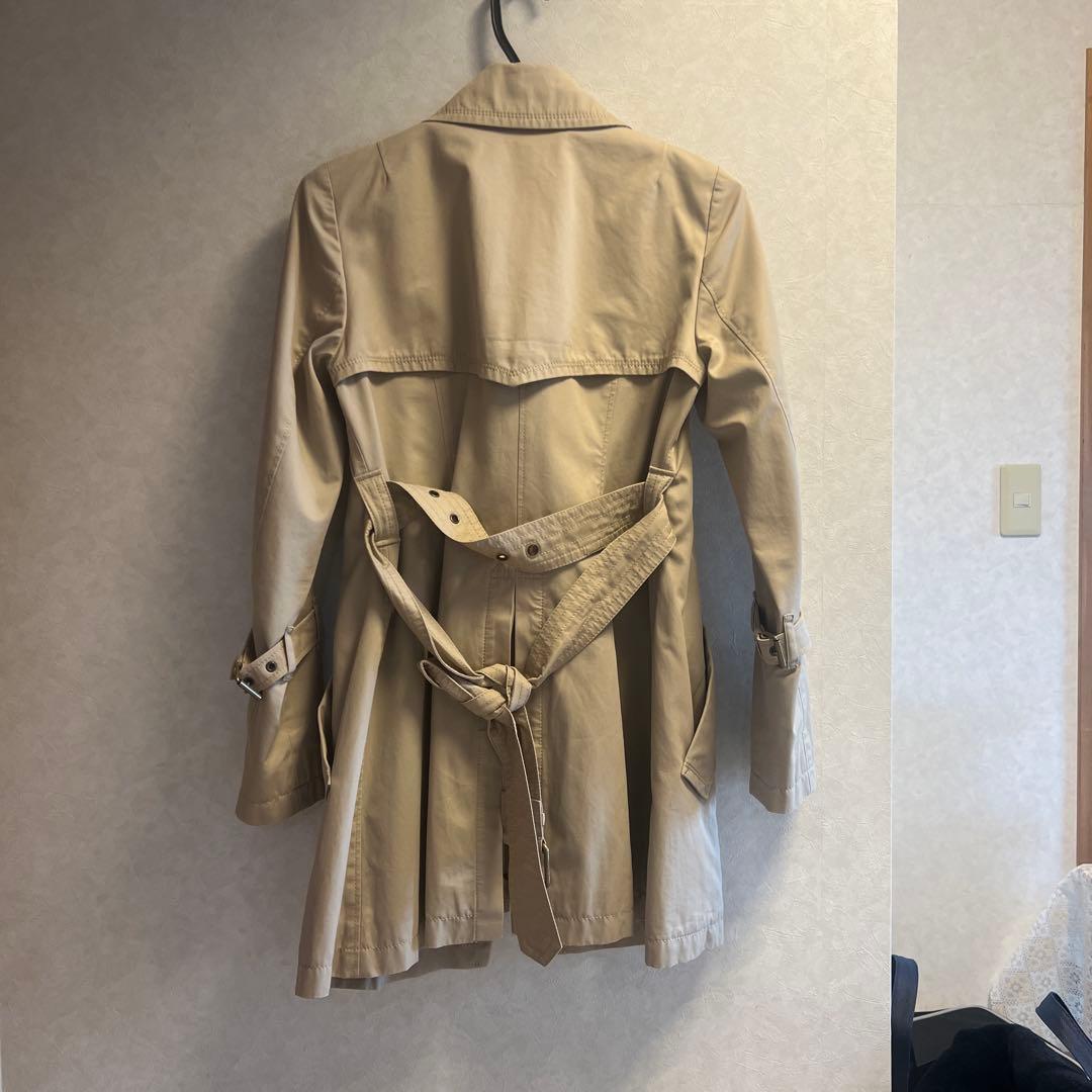 ブルーラベルトレンチコート ショット