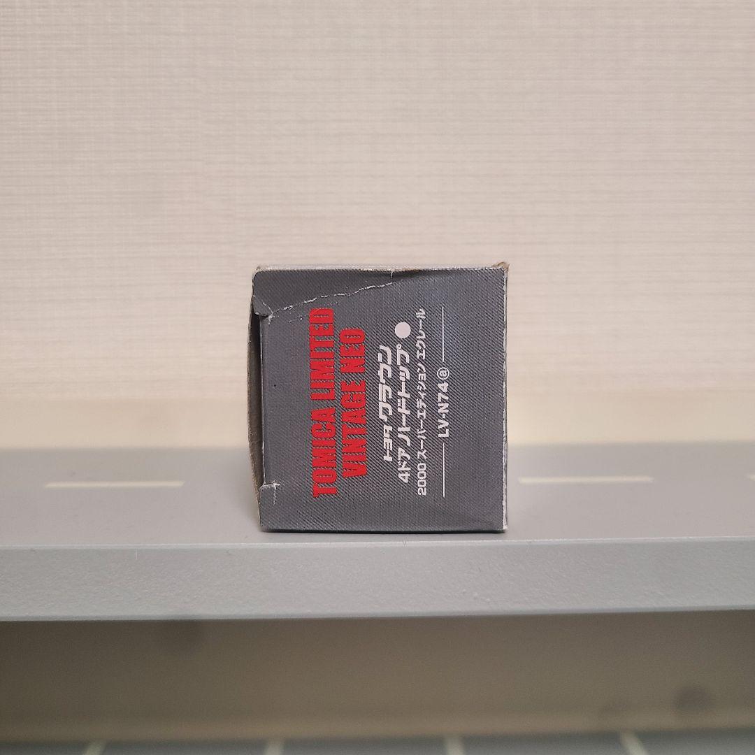 トミカリミテッドヴィンテージネオ　クラウン　4ドアハードトップ