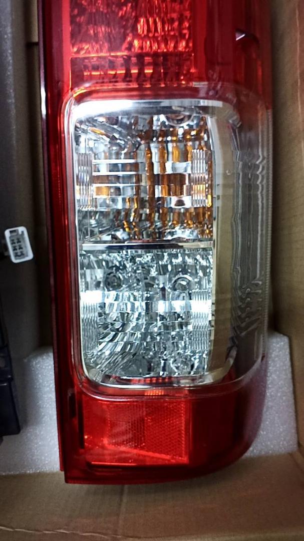 200系ハイエースバン S-GL 純正クリスタルコンビテール 左右