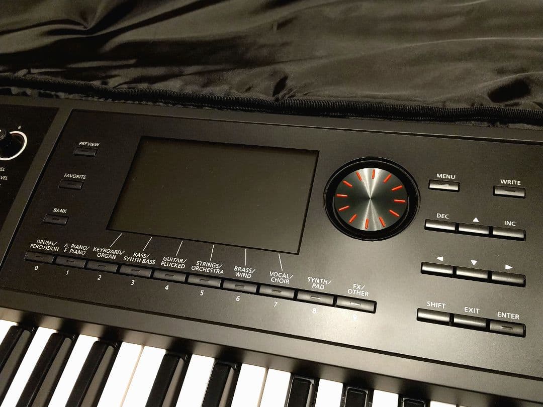 Roland FA-06 61鍵 キーボード シンセサイザー 専用ケース付き Roland FA-06 61鍵 キーボード シンセサイザー 専用ケース付き