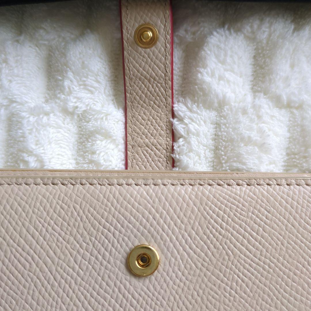 CELINE 二つ折り財布 ベージュ/レッド 収納袋付き CELINE 二つ折り財布 ベージュ/レッド 収納袋付き - メルカリ