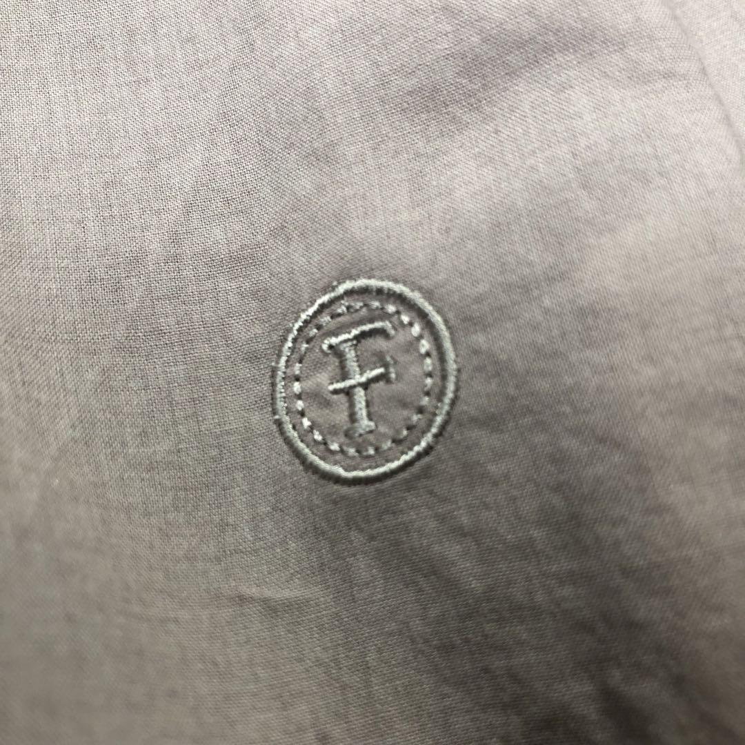 【美品】ファクトタム-FACTOTUM-ロゴデザインシャツ