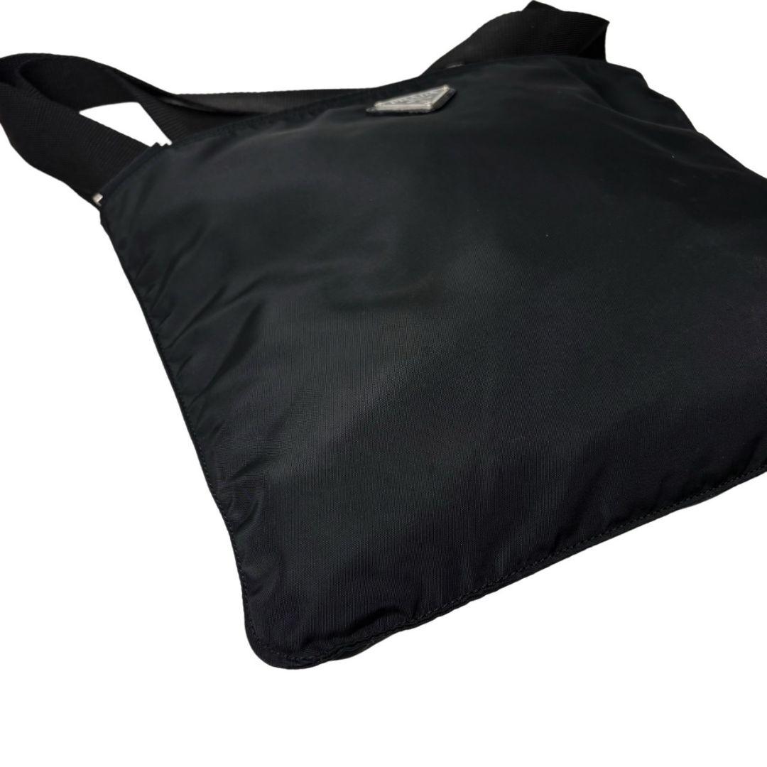 031 美品 PRADA ショルダーバッグ サコッシュ 斜めがけ 黒 km9 031 美品 PRADA ショルダーバッグ サコッシュ 斜めがけ 黒 km9