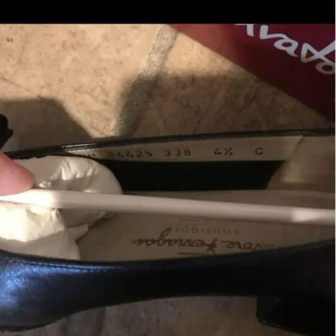 ぷーさま専用　Ferragamo ホワイト ＆Ferragamo 黒色　パンプス