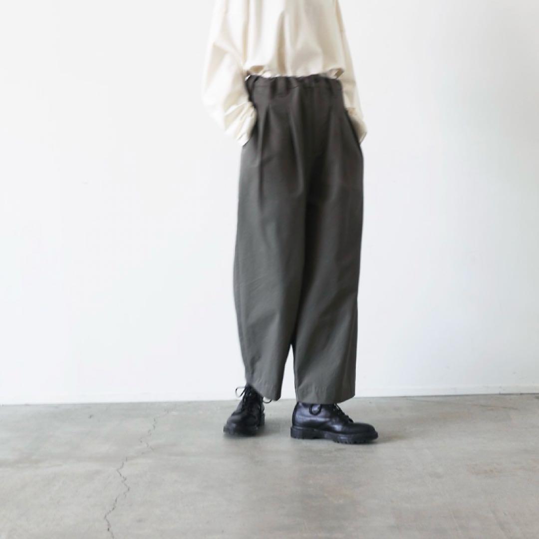 ニーワイドパンツ