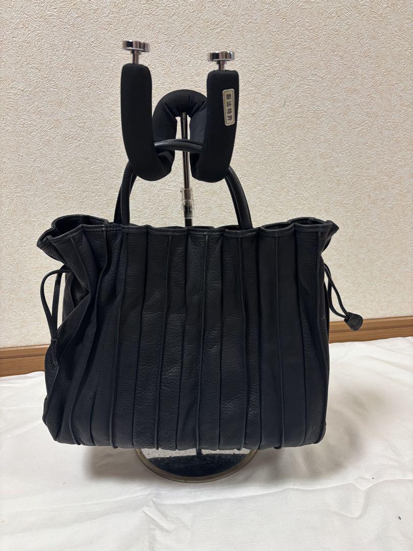 PIACERE黒 レザー バッグ プリーツデザイン