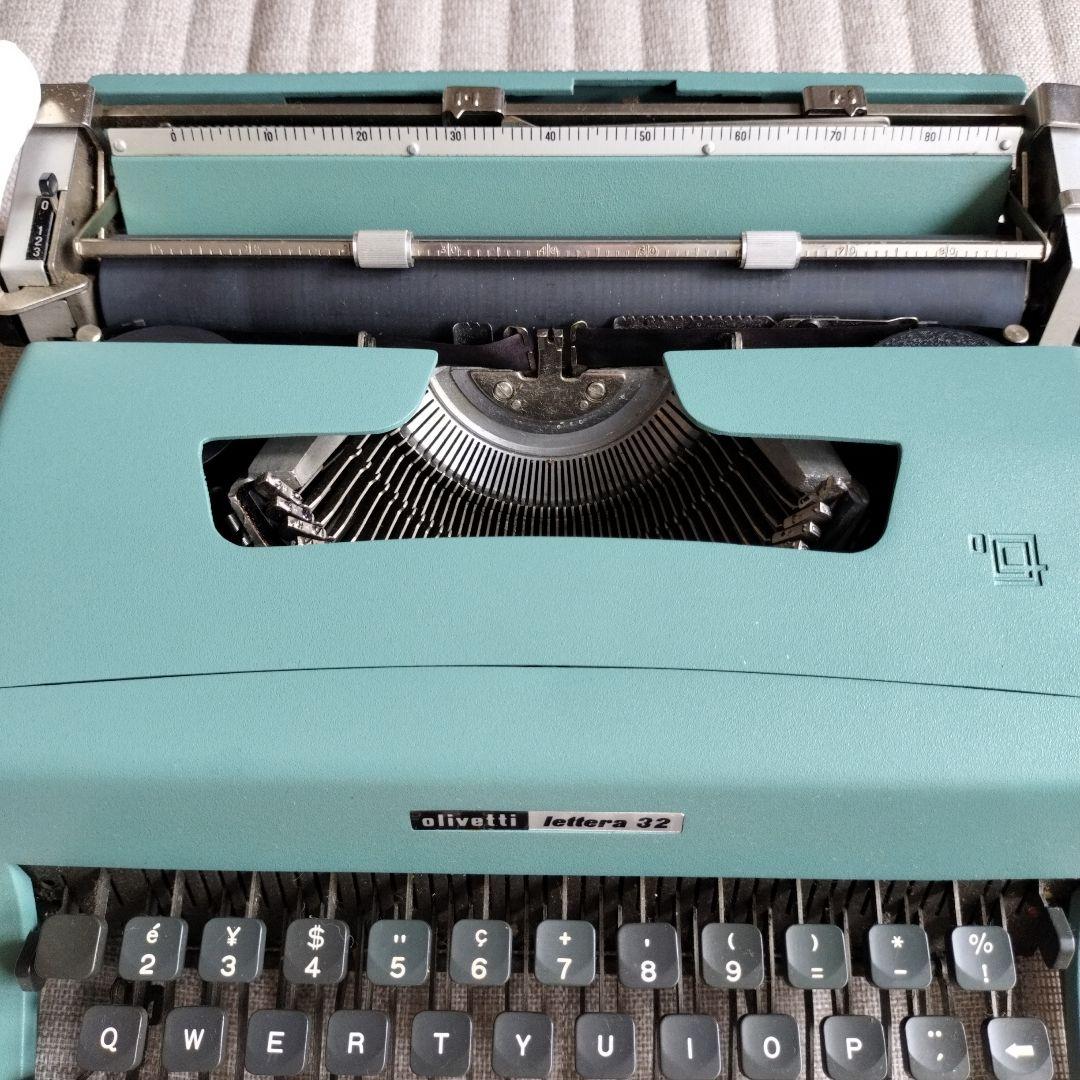 オリベッティ　タイプライター　グリーン説明書付き