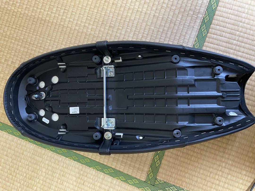 トライアンフボンネビルT120 純正シート