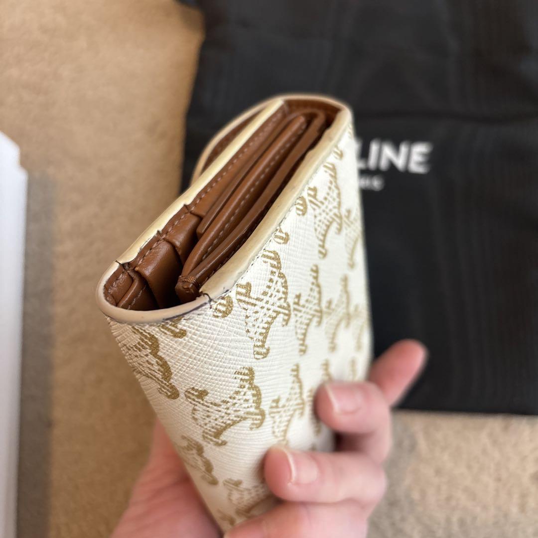 梅田阪急購入CELINE 三つ折り財布 ホワイト/ゴールド 梅田阪急購入CELINE 三つ折り財布 ホワイト/ゴールド