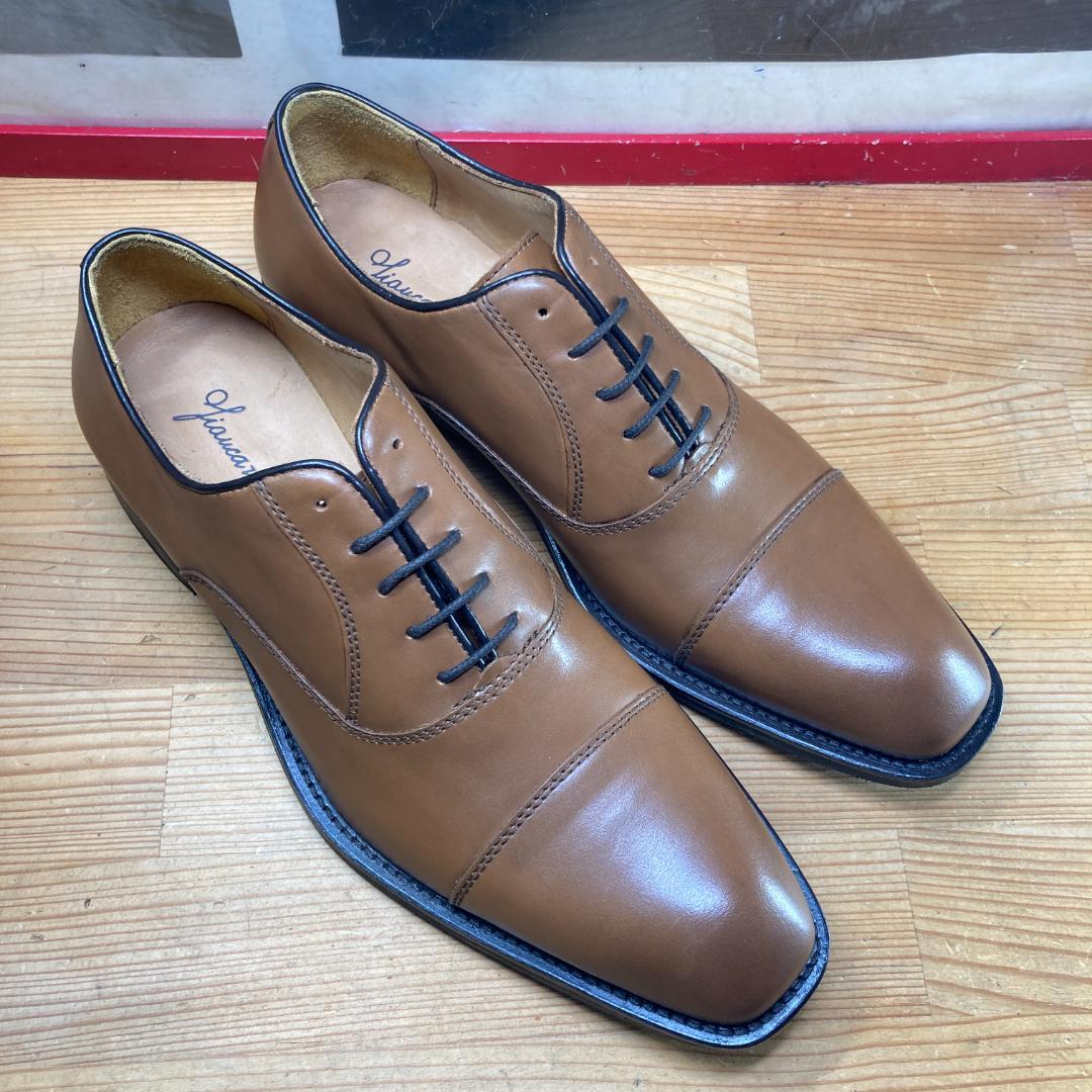 ✨未使用✨G.C. Morelli ドレスシューズ　メンズ　箱付き G.C.MORELLI ストレートチップ TAN 新品箱付き - メルカリ