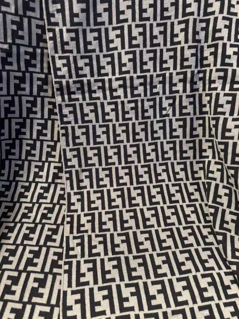 Fendi ウールマフラー ブラック/グレー 180CM