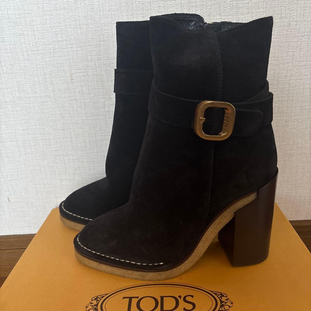 トッズ スェードブーツ ブラック 21,600円