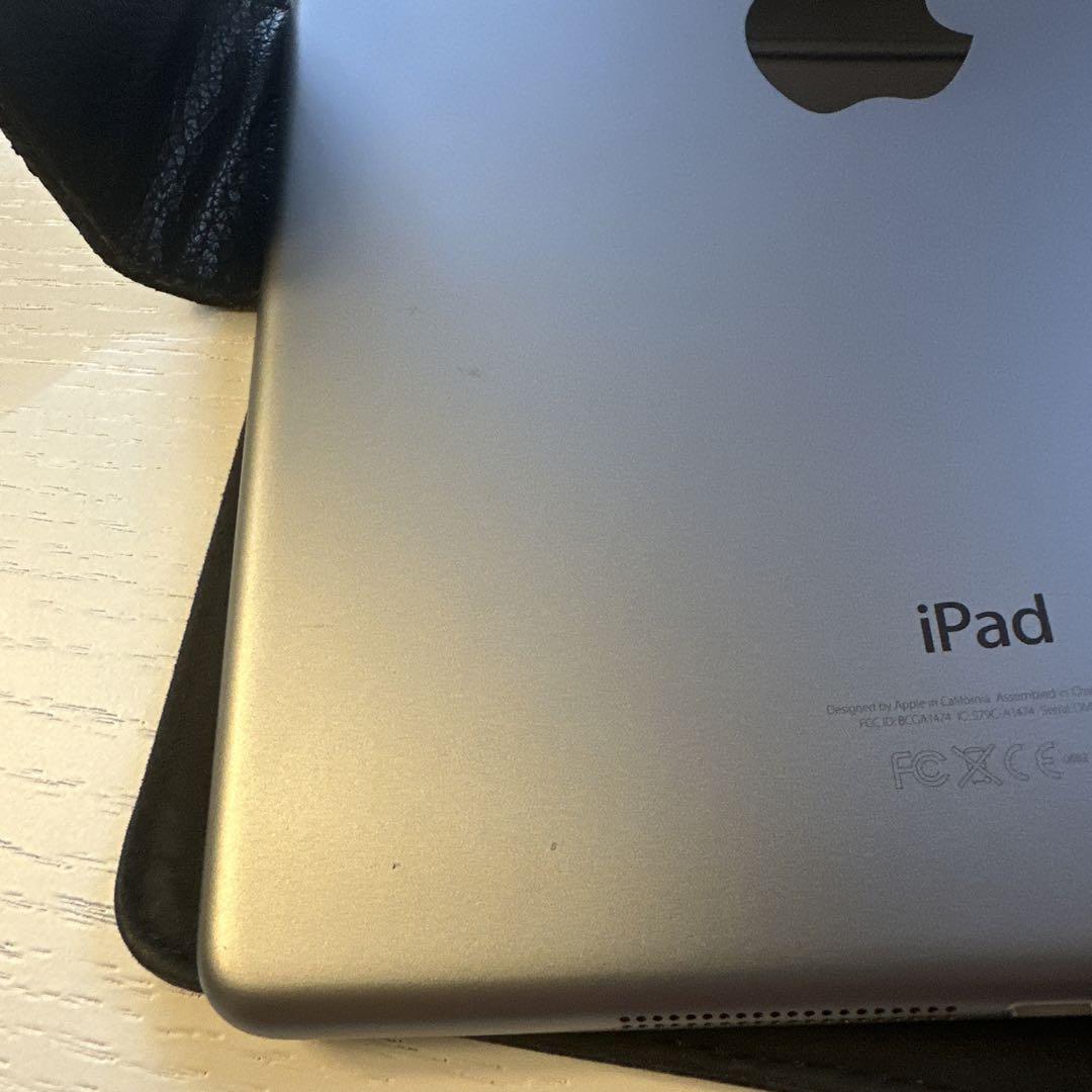 極美品　iPad Air 16GB グレー　革のカバー付き　A1474 極美品 iPad Air 16GB グレー 革のカバー付き A1474