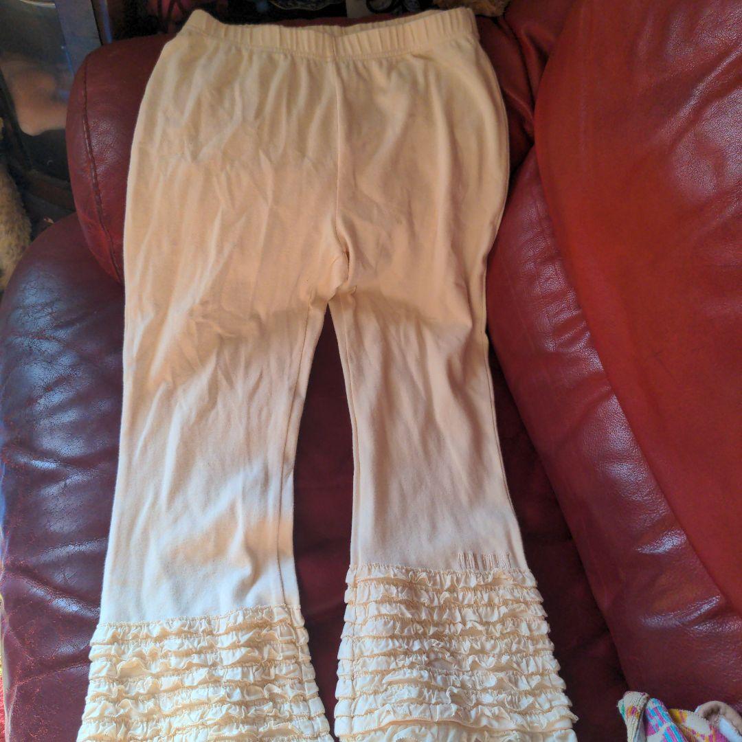 イチゴつきの綿ニットと前ボタンのスカートの3点セットPINK HOUSE