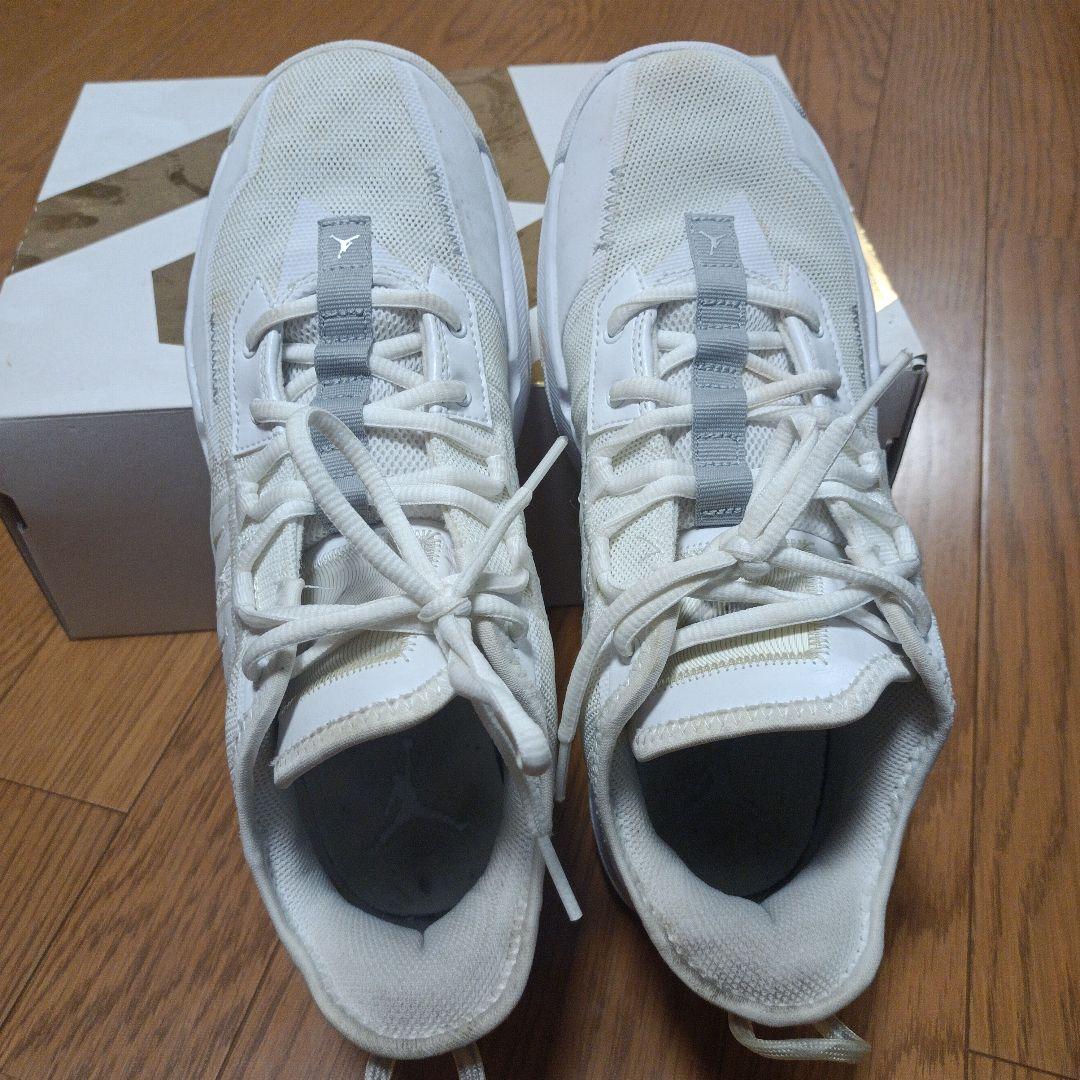 ホワイト バスケットボールシューズ