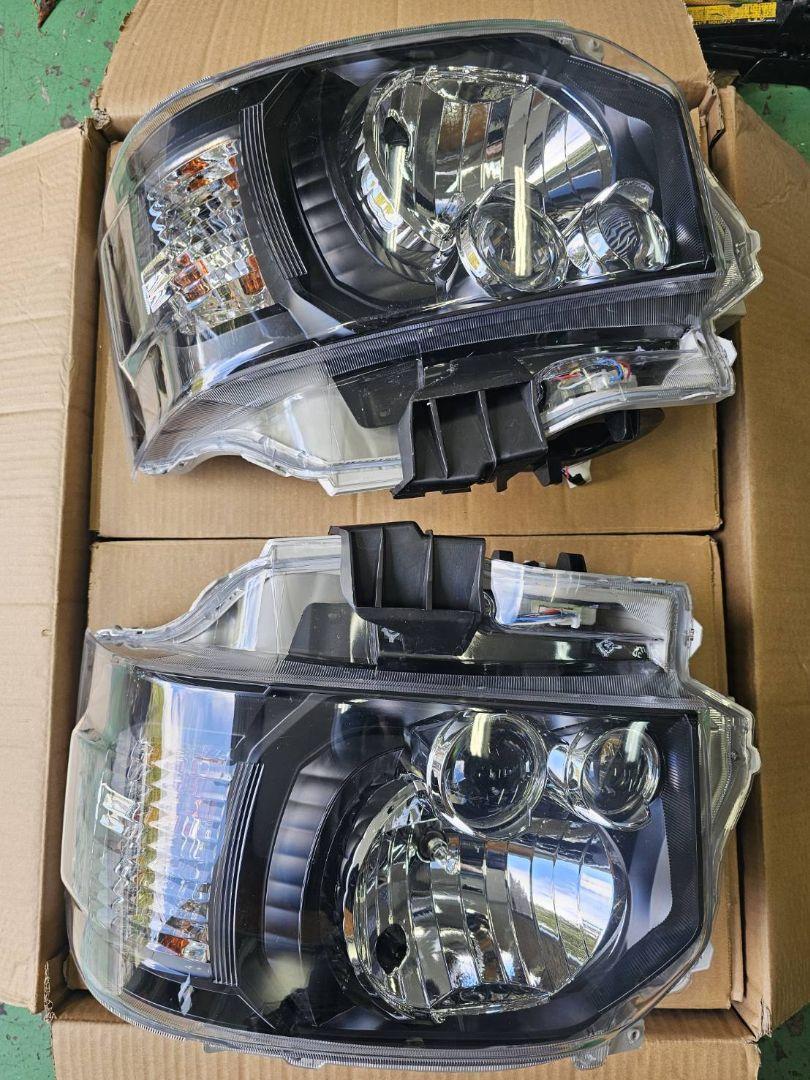 200ハイエース 4567型 社外ベットライト左右 LED インナーブラック