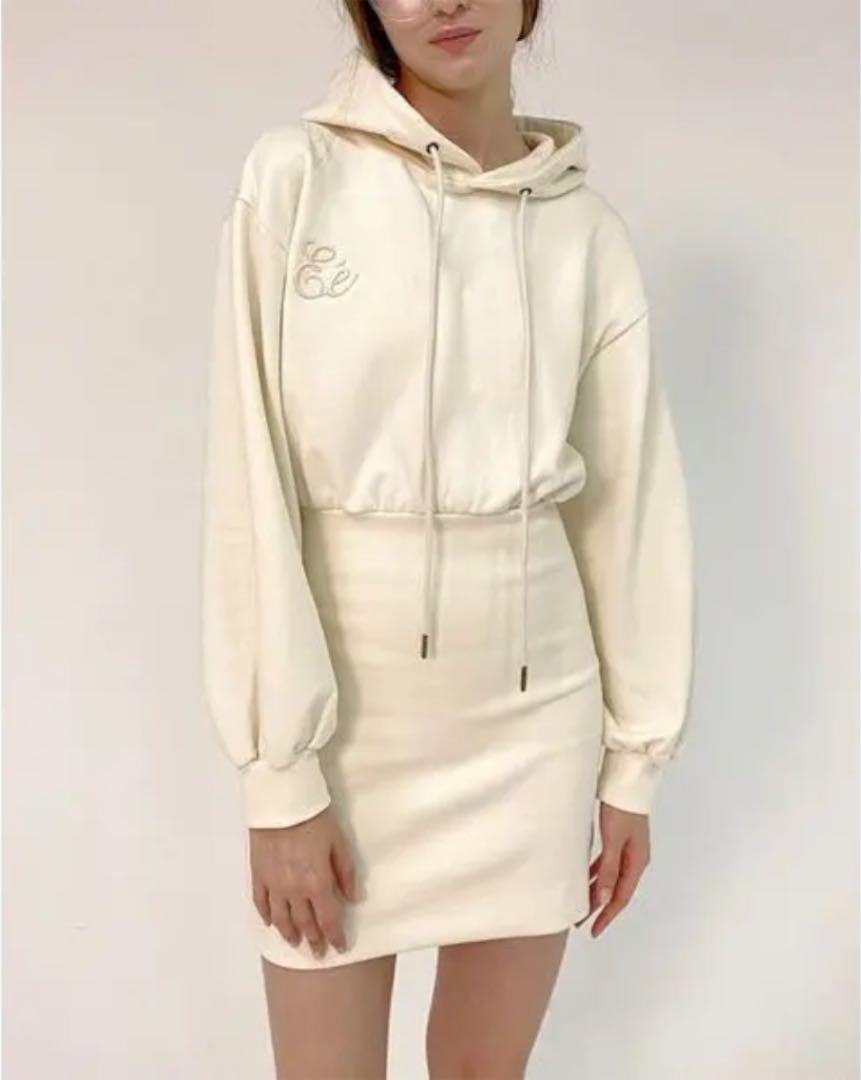 今年人気のブランド品や Éé epine ♡ embroidery ♡ onepiece hoodie - ミニワンピース 今年人気のブランド品や Éé epine ♡ embroidery ♡ onepiece hoodie - ミニワンピース
