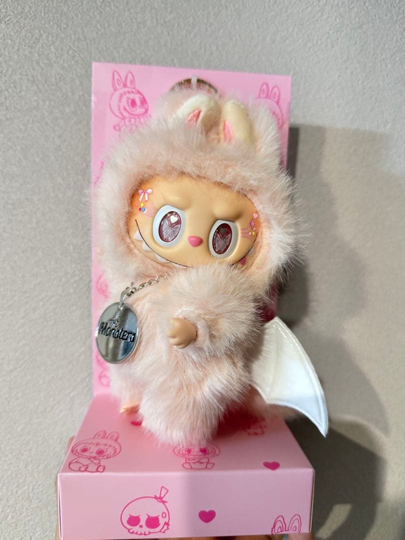 【海外限定】ZIMOMO LABUBUぬいぐるみ　ピンクデビル　1 海外限定】ZIMOMO LABUBUぬいぐるみ ピンクデビル 1 - メルカリ