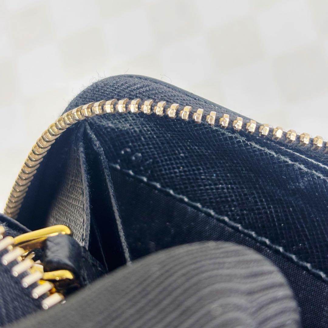 美品　PRADA プラダ　財布　ラウンドファスナー　M56