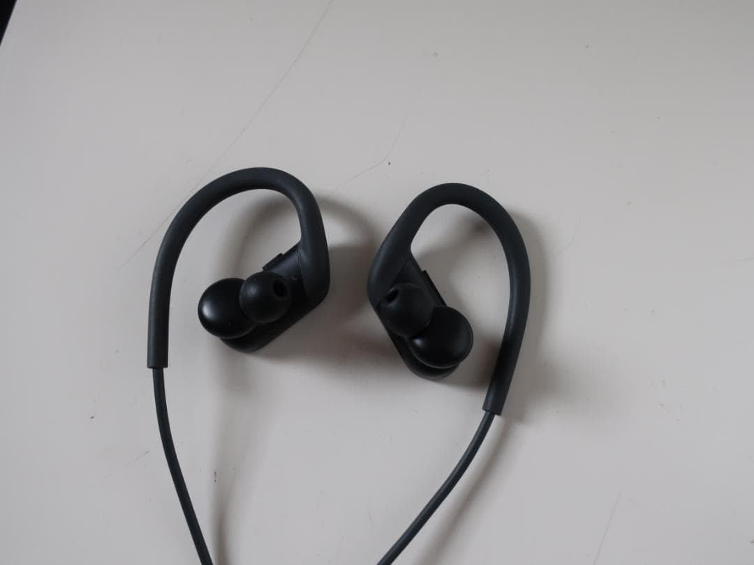 ☆人気 美品 beats Powerbeats 高音質ワイヤレスイヤホン 黒