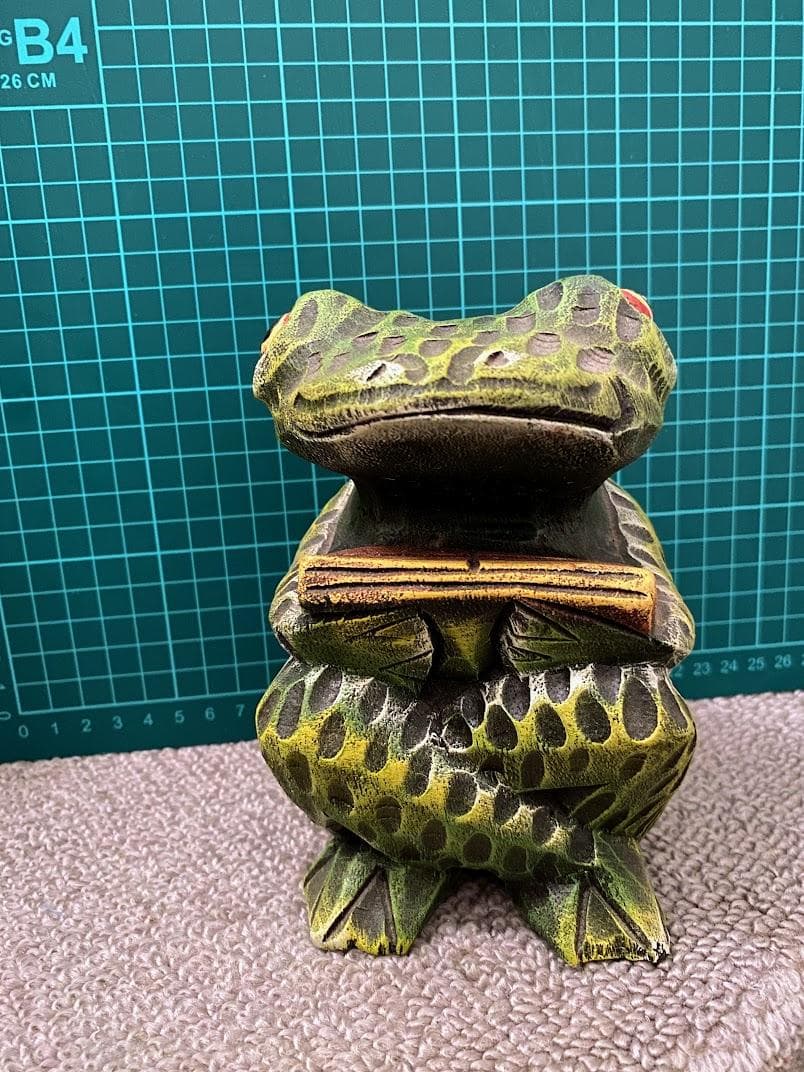 木彫り　読書するカエル　アジアン雑貨 楽天市場】10002795 カエル 読書するカエル 蛙 木彫り カエルの