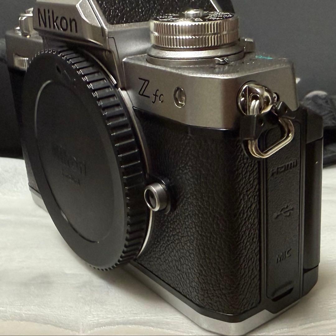 [シャッター数133回] Nikon Z fc ボディ シルバー 予備バッテリー