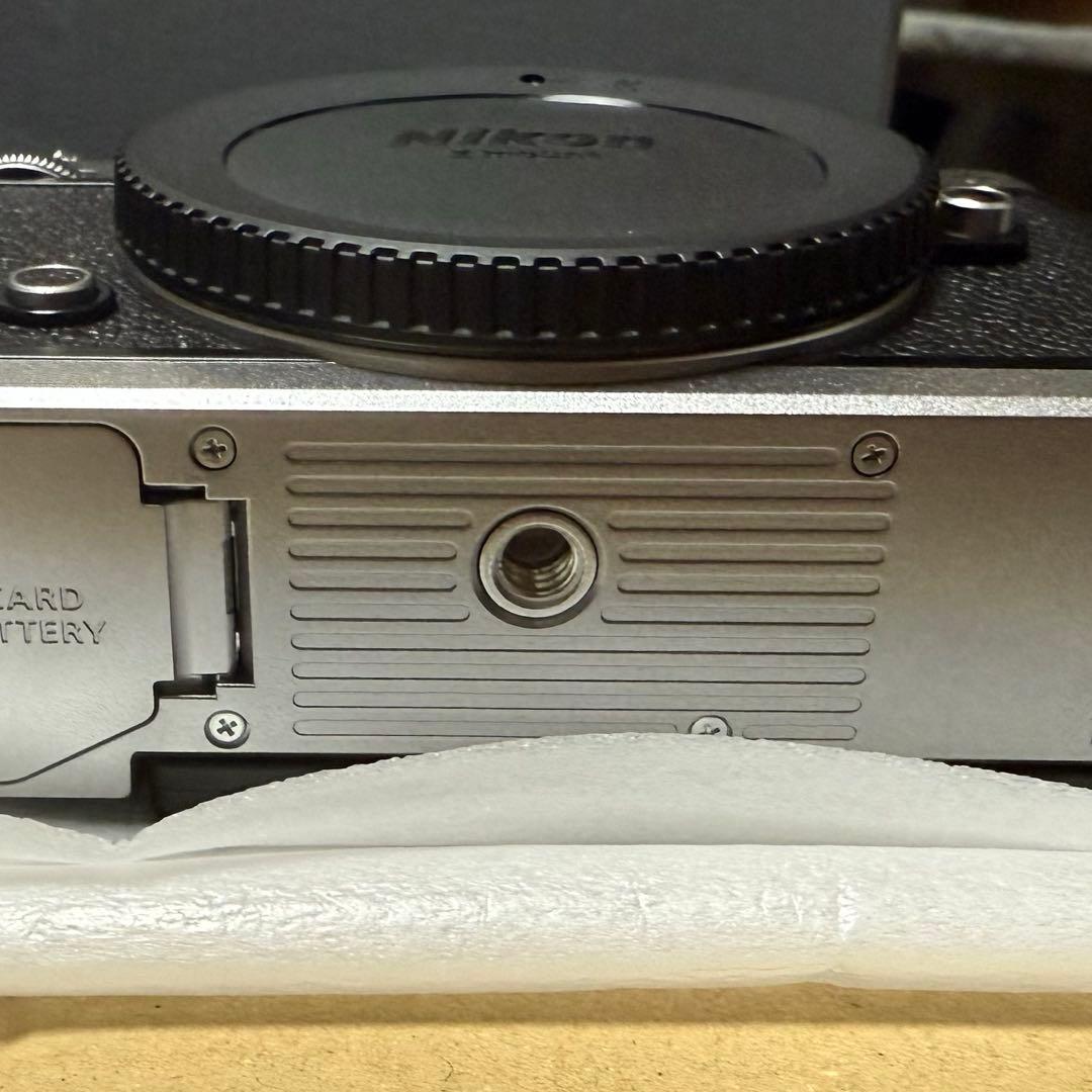[シャッター数133回] Nikon Z fc ボディ シルバー 予備バッテリー