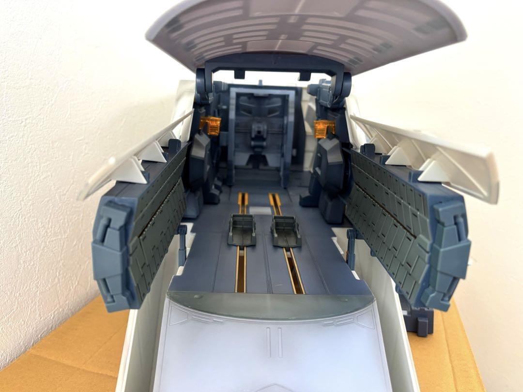ガンプラ　HG アークエンジェル カタパルトデッキ　完成品＋ストライク他おまけ ガンプラ HG アークエンジェル カタパルトデッキ 完成品＋