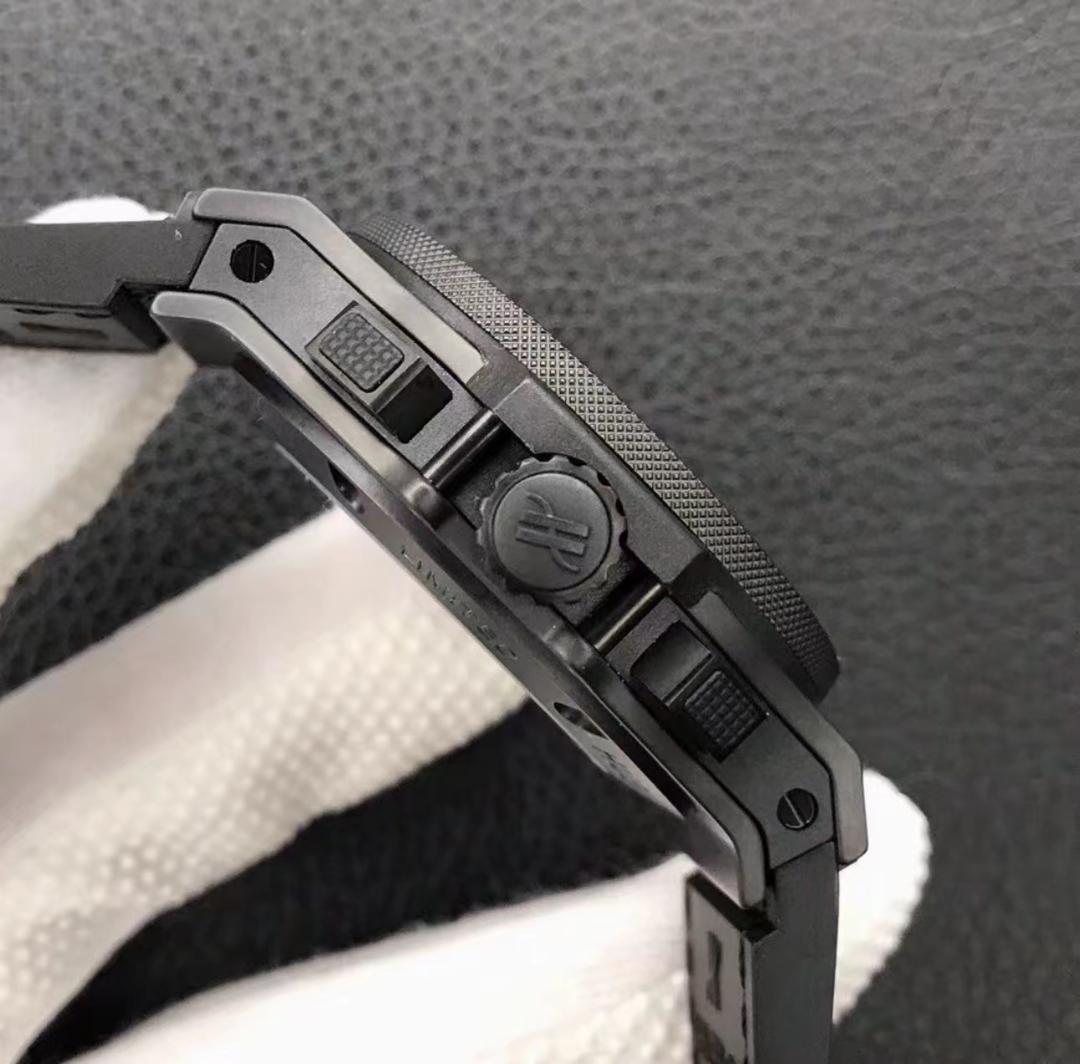 ウブロHUBLOT 美品の44mm時計です