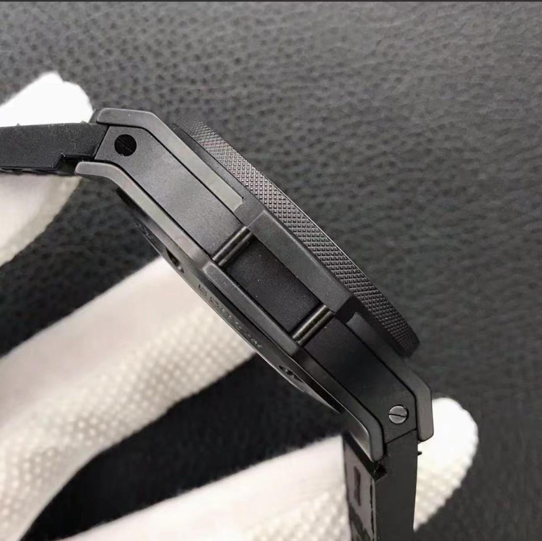 ウブロHUBLOT 美品の44mm時計です