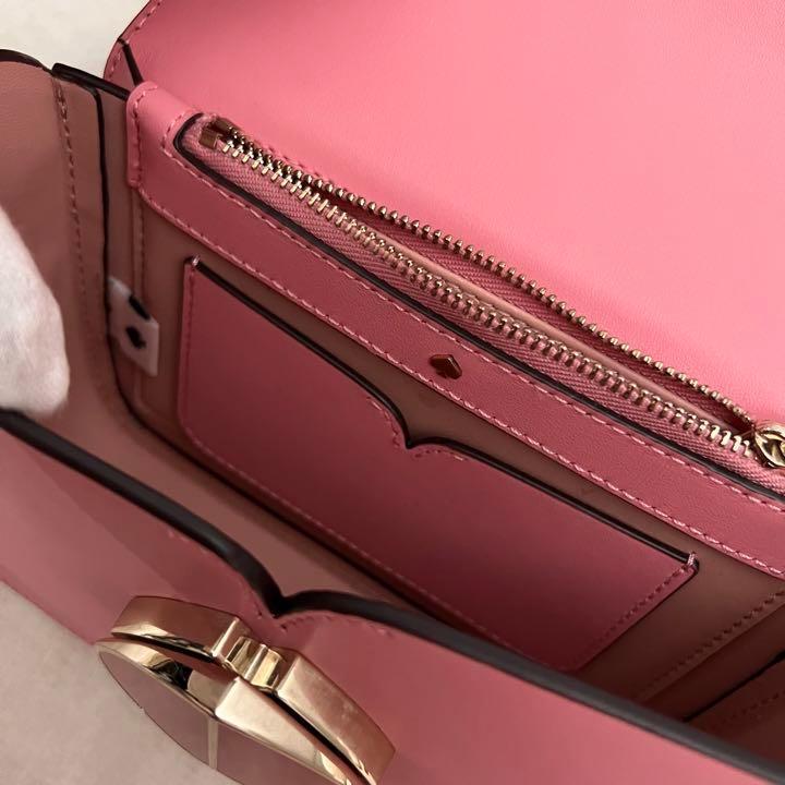 ✨人気・極美品✨ケイトスペード ニコラ スモール ツイストロック ピンク レザー ✨人気・極美品✨ケイトスペード ニコラ スモール ツイストロック ピンク レザー