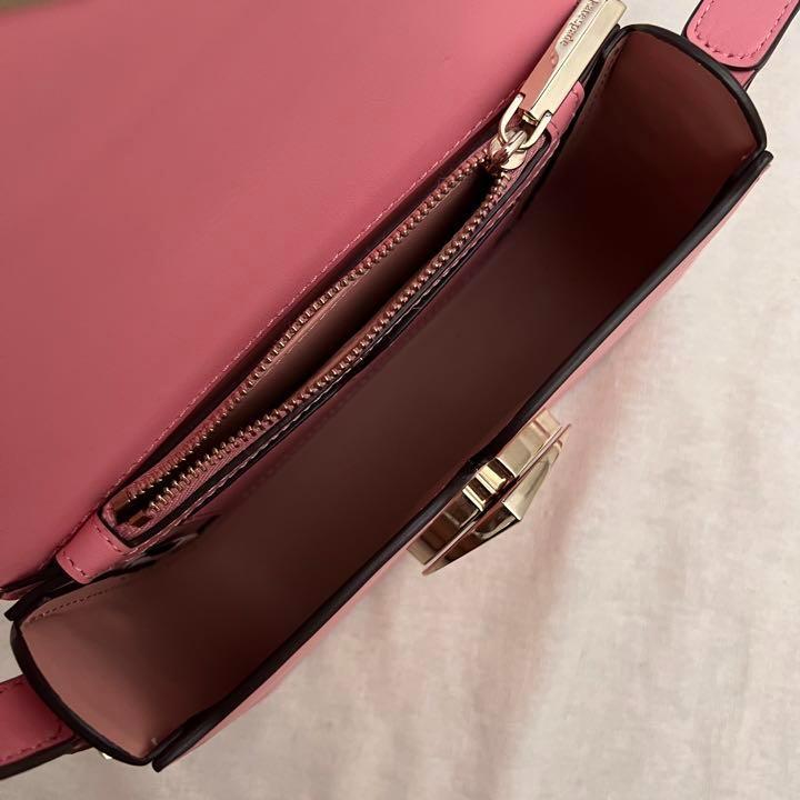 ✨人気・極美品✨ケイトスペード ニコラ スモール ツイストロック ピンク レザー ✨人気・極美品✨ケイトスペード ニコラ スモール ツイストロック ピンク レザー