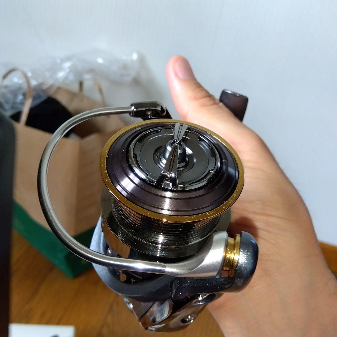 【日本産】 ダイワ スピニング 未使用とSLPパワーノブ 2508PE-H 15ルビアス リール