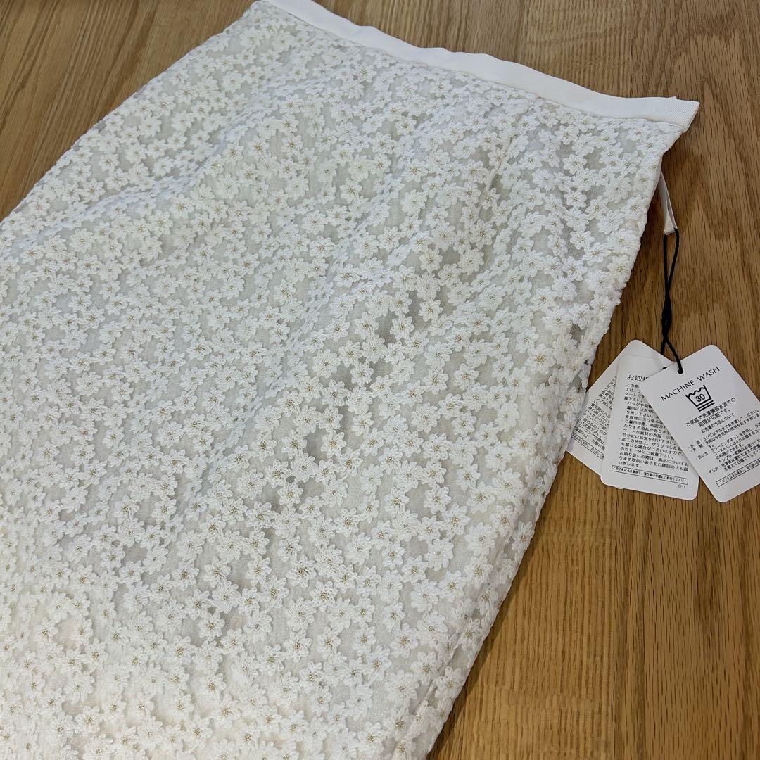 新品未使用 アルページュストーリー フラワー刺繍ロングタイトスカートホワイト