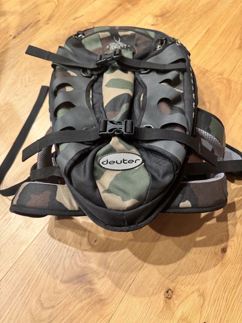 ドイター　deuter　ATTACK protector 迷彩