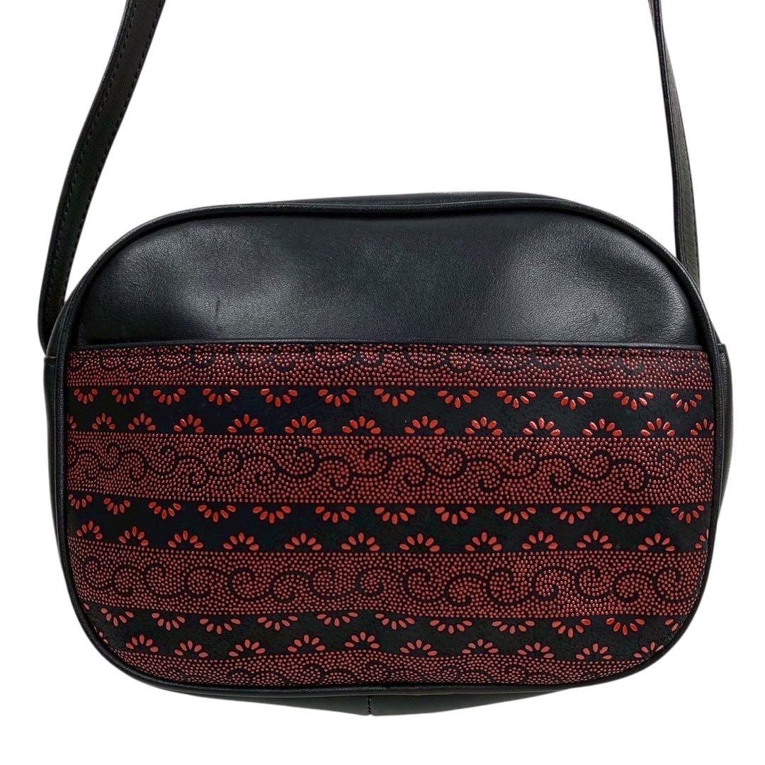 印傳屋 インデンヤ ショルダーバッグ 鹿革 変わり菊唐草 漆 伝統工芸品 赤 黒