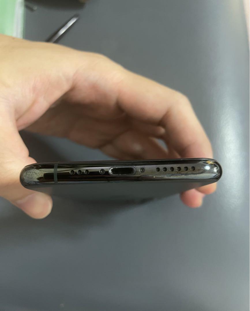 iPhone11proミッドナイトグリーン