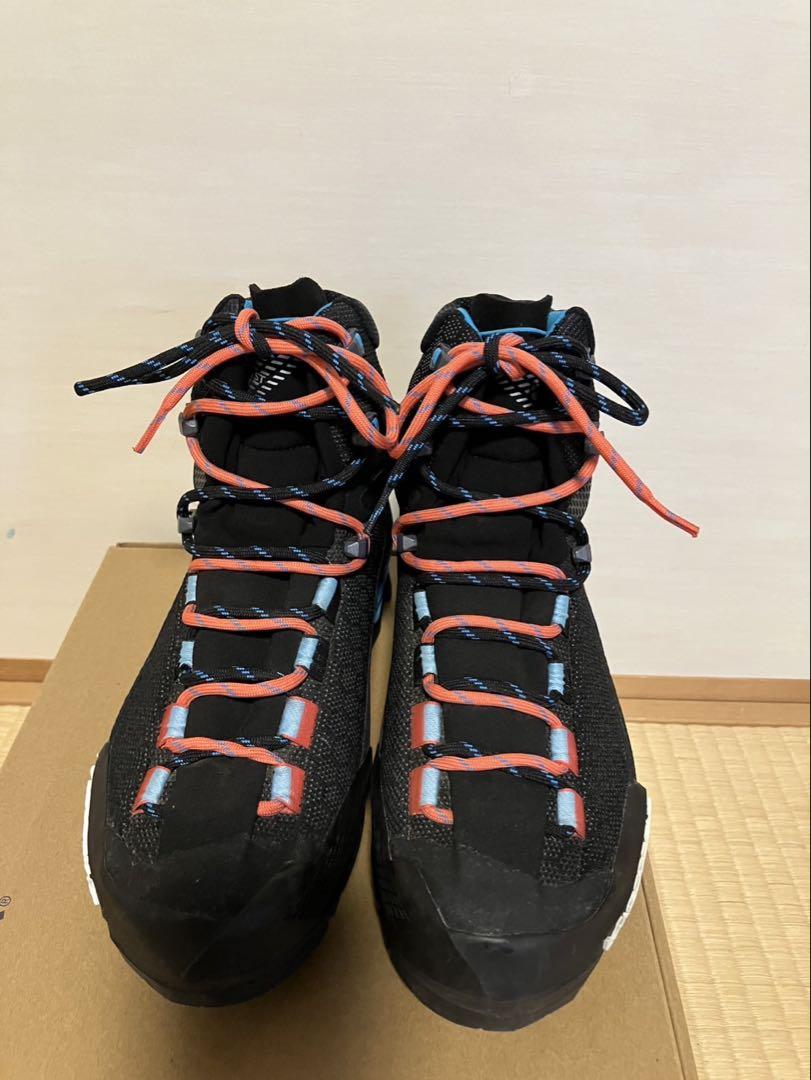 ハイカット登山靴 ビブラムソール 黒/青/赤 26,000円