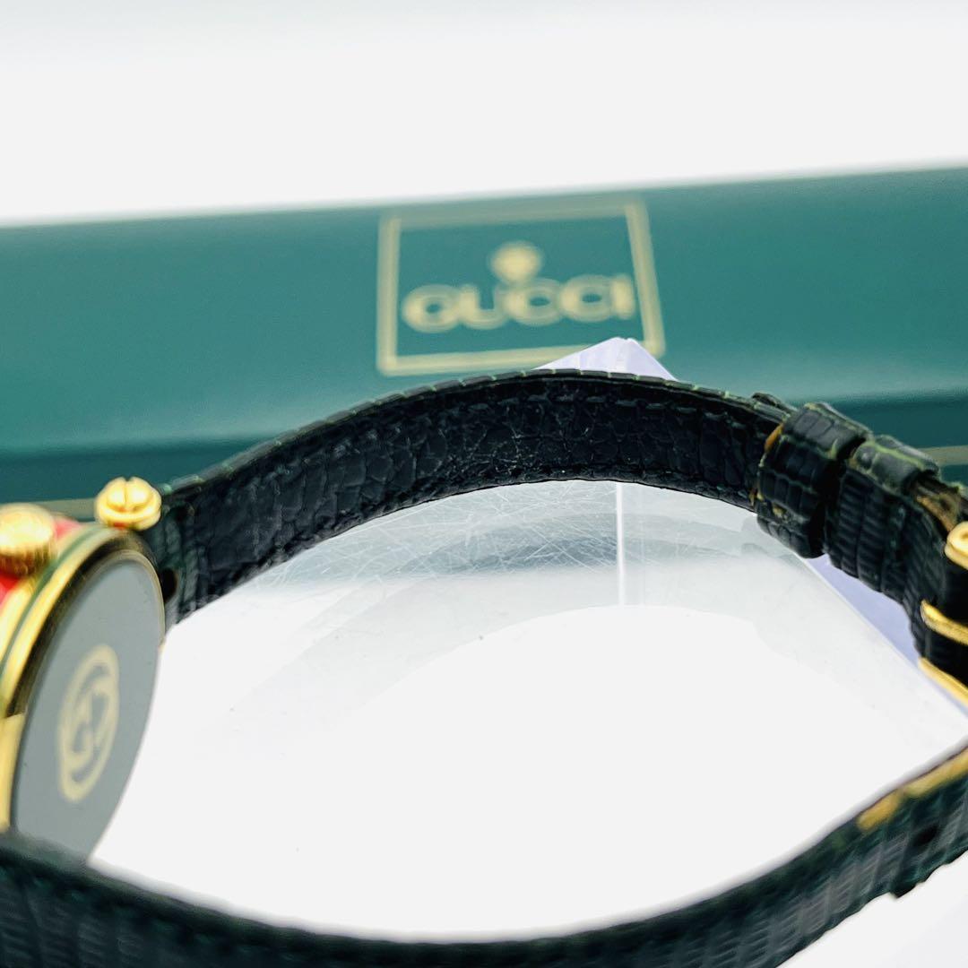GUCCI ホワイト文字盤 グリーン革ベルト ゴールドベゼル レディース時計